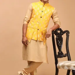 SHRESTHA BY VASTRAMAY Men Yellow Woven Ethnic Jacket & Solid Kurta Pyjama Set-picture-49
