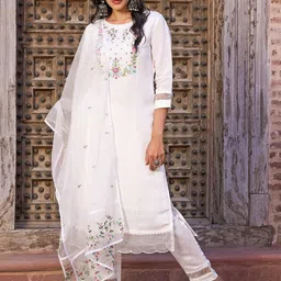 Growdamy Floral Embroidered Thread Work Kurta & Trousers With Dupatta-55
