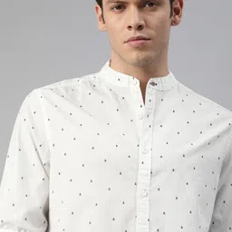 Roadster Men White & Black Regular Fit Conversational Printed Casual Shirt-image-71