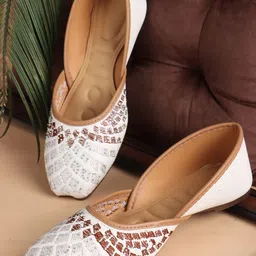 Anouk Women Embellished Ethnic Mojaris Flats-20