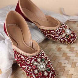 Anouk Women Embellished Ethnic Mojaris Flats-image-13