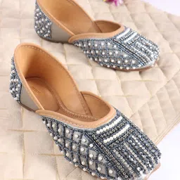Anouk Women Embellished Ethnic Mojaris Flats-22