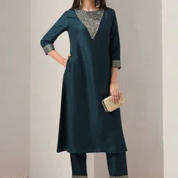 Ishin Women Printed Regular Kurta with Trousers-image-57