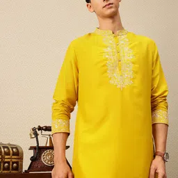 House of Pataudi Floral Embroidered Sequinned Detail Jashn Kurta-image-95