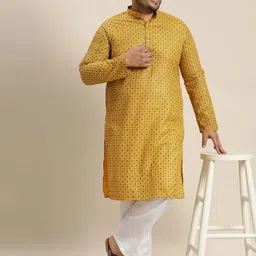 SOJANYA PLUS Men Plus Size Ethnic Motifs Printed Regular Kurta with Pyjamas image 3