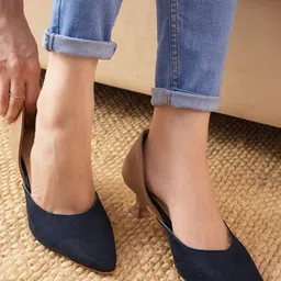 SCENTRA Colourblocked Pointed Toe Kitten Pumps-27