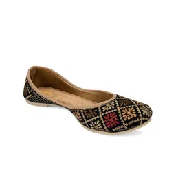 Anouk Women Ethnic Mojaris with Embroidered Flats-95