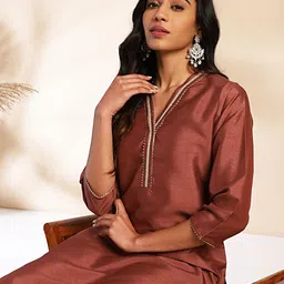 Janasya Yoke Design Straight Kurta With Trousers-20
