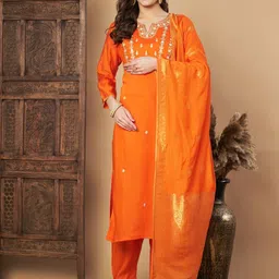 Moda Rapido Women Ethnic Motifs Embroidered Thread Work Kurta with Trousers & With-picture-27