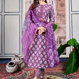 HI FI NX Women Floral Printed Regular Kurta with Trousers & With Dupatta-38