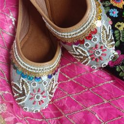 DESI COLOUR Women Grey Embellished Leather Ethnic Flats-image-57