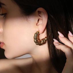 SOHI Contemporary Hoop Earrings-13