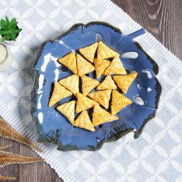 Aapno Rajasthan Blue Ceramic Leaf Design Serving Platter-44