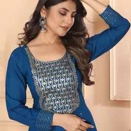 DIVASTRI Women Ethnic Motifs Embroidered Regular Kurta with Trousers & With Dupatta image 4