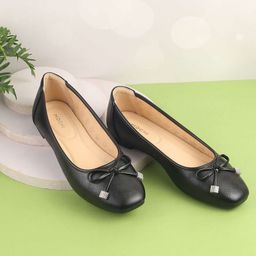 Mochi Embellished Block Pumps with Bows-58
