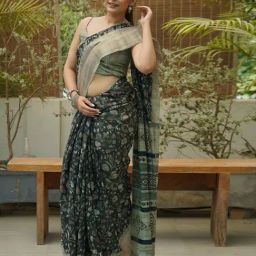 Mirchi Fashion Green Cotton Blend Floral Saree With Unstitched Blouse-picture-18