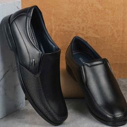 WALKWAY by Metro Men Leather Formal Slip-On Shoes-image-30