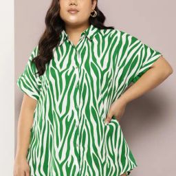 Qurvii + Green Animal Print Shirt-image-34