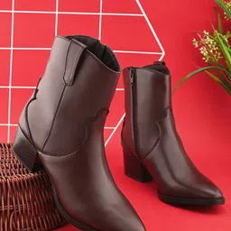 The Roadster Lifestyle Co Women Block Heeled Chelsea Boots-32