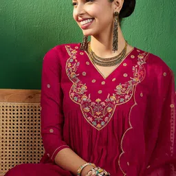 Sangria Sequence Thread Embroidered Kurta With Trousers & Dupatta image 2