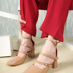 DressBerry Block HeelsWith Buckles-56