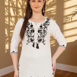 Brownverse Women Ethnic Motifs Embroidered V-Neck Khadi Kurti-picture-7