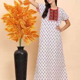 TRUNDZ White Pure Cotton Maxi Printed Nightdress-image-45