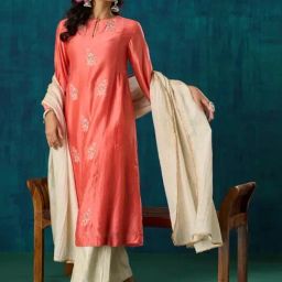 Mushio Off White Damini Crinkle Tissue Dupatta With Lace Detailing-picture-23