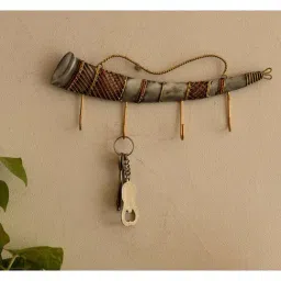 eCraftIndia Long Shehnai Wrought Iron Key Holder-42