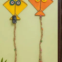 ExclusiveLane 'Kite Pals' Hand-painted Wall Decor In Pine Wood (Set of 2)-14