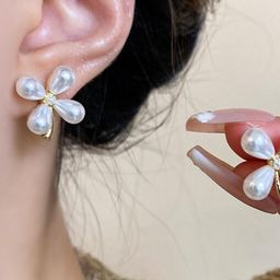 AKISON JEWELS Pair of Stud Earrings-picture-48