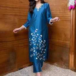 Label Shaurya SanadhyaEmbroidered Tunic With Trousers Co-Ords-image-82