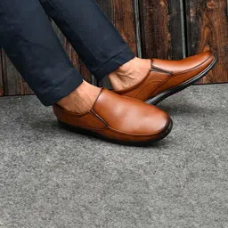 Vask Men Regular Slip-On Sneakers image 3