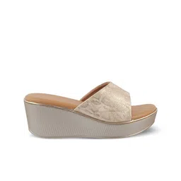 Tresmode Women Textured Wedge Sandals image 4