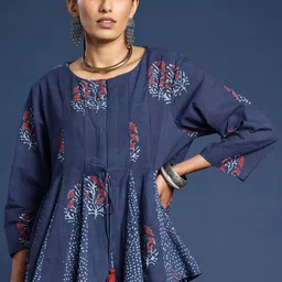 Taavi Block Print Legacy Floral Printed Flared Hem Ethnic Tie-Up Shrug image 4
