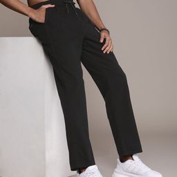 Roadster Men Solid Regular Fit Mid-Rise Plain Woven Flat-Front Chinos-picture-39