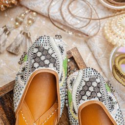 NR By Nidhi Rathi Women Embellished Ethnic Mojaris with Embroidered Flats-image-69