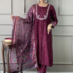 Happy Design Women Floral Embroidered Kurta with Trousers & Dupatta-image-31