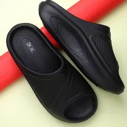 Hygear Unisex Self Design Sliders-image-19