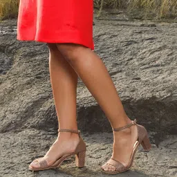 ROAR FOR GOOD Women Textured Block Heels-image-45