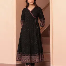 SAVI Ethnic Motifs Printed V-Neck Angrakha Pure Cotton Anarkali Kurta With Trouser-image-28