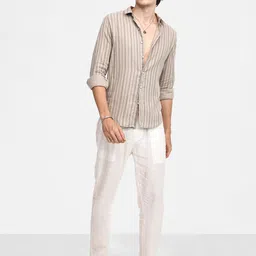 Campus Sutra Men Comfort Spread Collar Striped Cotton Casual Shirt-picture-45