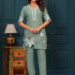 Aaysa Kurti Embroidered V-Neck Tunic With Trousers Co-Ords-image-65