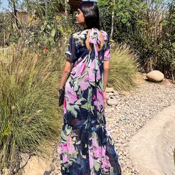 Stylecast X Hersheinbox Abstract Printed High Neck Maxi Dress with Back Tie Up image 4