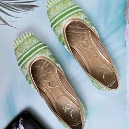 Jove Women's Sea Green Ethnic Juttis-image-6