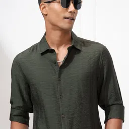 HIGHLANDER Men Crushed Textured Solid Occasion Shirt-image-85
