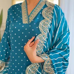 Twika Bandhani Printed V-Neck Sequinned Straight Kurta With Trouser And Dupatta image 3