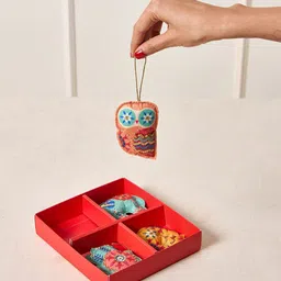 Chumbak 4 pcs Merry Magical Charms Gift Set-image-45
