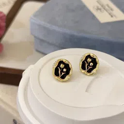VAGHBHATT Gold-Plated Heart Shaped Studs image 4