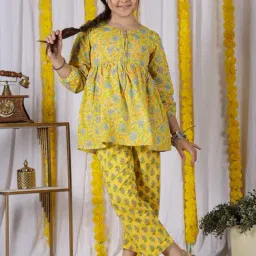 NEUDIS Girls Yellow Floral Print Kurta with Trousers-image-97